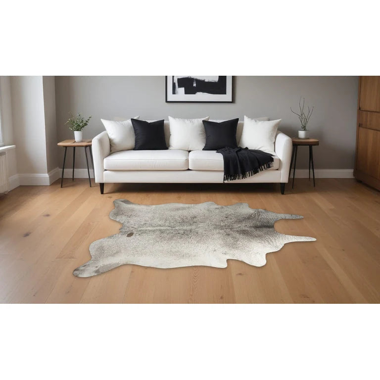 Mine Stain Resistant Low Pile Soft Durable Area Rug By HomeRoots - 84' X '60' X '0.1